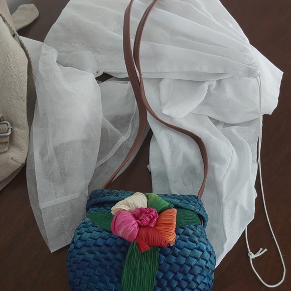 purse - Picture 2 of 3